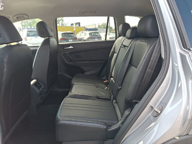 Used 2024 Volkswagen Tiguan SE AWD/4WD image 10