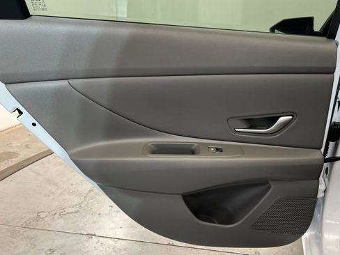 Used 2025 Hyundai Elantra Sport FWD image 18