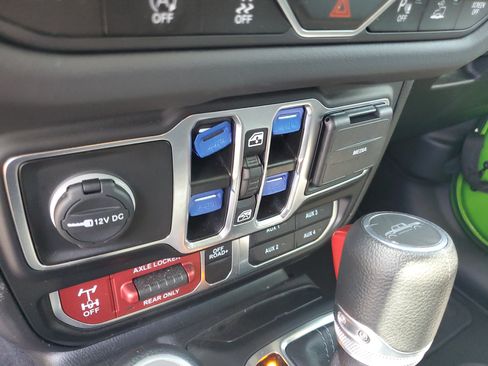 Used 2025 Jeep Gladiator Mojave w/ Safety Group AWD/4WD image 21