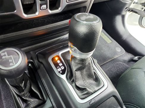 Used 2021 Jeep Wrangler Unlimited Sport image 24