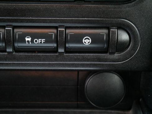 Used 2016 Ford Mustang Convertible image 24