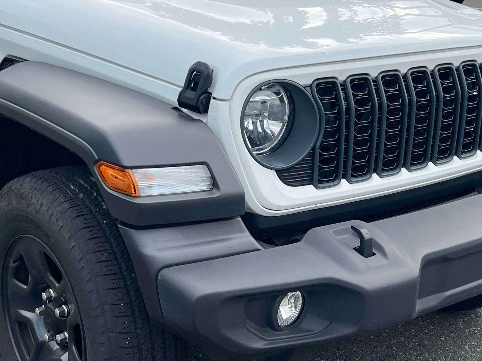 Used 2025 Jeep Wrangler Sport AWD/4WD image 7