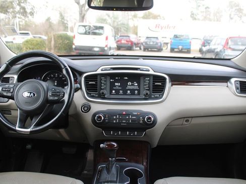 Used 2017 Kia Sorento EX image 24