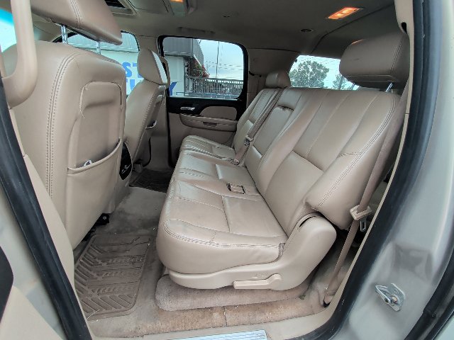 Used 2007 Chevrolet Suburban LT w/ LT Preferred Equipment Group AWD/4WD image 47