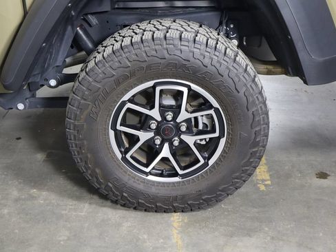 Used 2025 Jeep Gladiator Rubicon w/ Safety Group AWD/4WD image 44