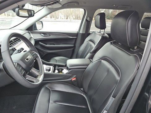 Used 2023 Jeep Grand Cherokee Limited image 20