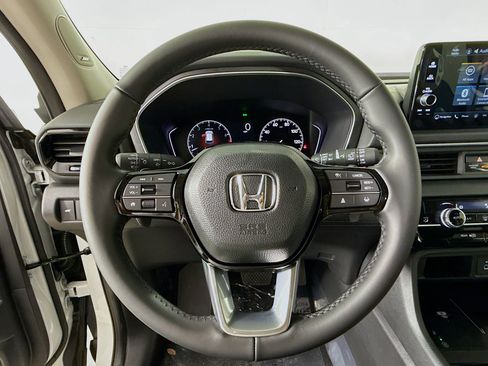 New 2025 Honda Pilot Touring image 11