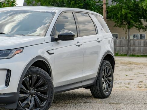 Used 2020 Land Rover Discovery Sport SE image 7