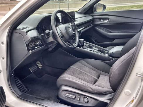 Used 2025 Honda Accord Sport image 3