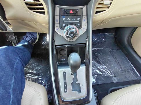 Used 2013 Hyundai Elantra GLS w/ Preferred Pkg image 17