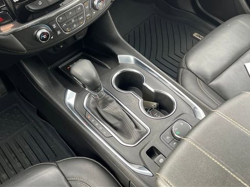 Used 2023 Chevrolet Traverse LT image 25