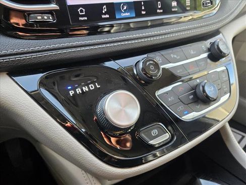 Used 2021 Chrysler Pacifica Limited image 21