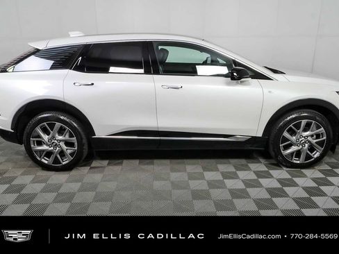 Certified 2025 Cadillac Optiq Luxury 1 AWD/4WD image 2