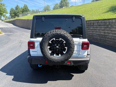 Used 2024 Jeep Wrangler Unlimited Rubicon 4xe w/ Capability Package AWD/4WD image 6
