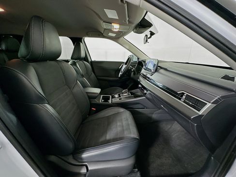 Used 2024 Mitsubishi Outlander SE image 32