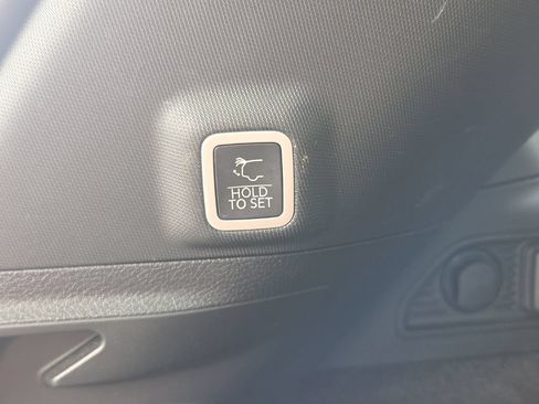 Used 2023 Jeep Grand Cherokee Overland w/ Luxury Tech Group IV AWD/4WD image 16