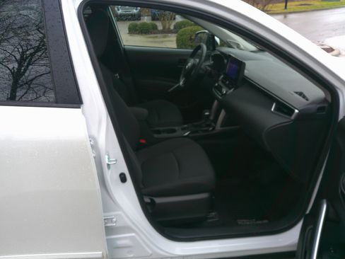 Used 2024 Toyota Corolla Cross LE w/ Moonroof Package image 47