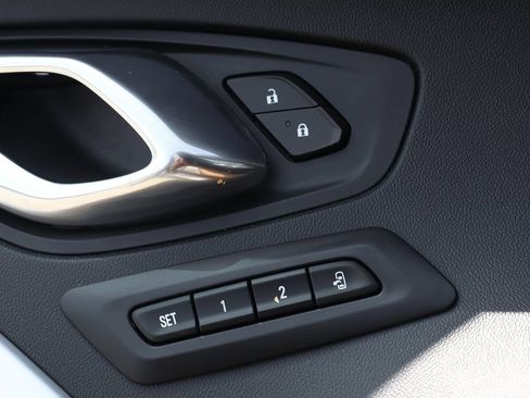 Used 2020 Chevrolet Camaro SS RWD image 17