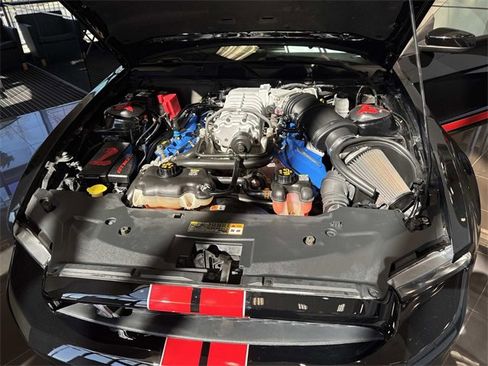 Used 2011 Ford Mustang Shelby GT500 w/ SVT Performance Pkg image 31