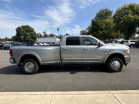 Used 2022 RAM 3500 Limited w/ Cold Weather Group AWD/4WD image 5
