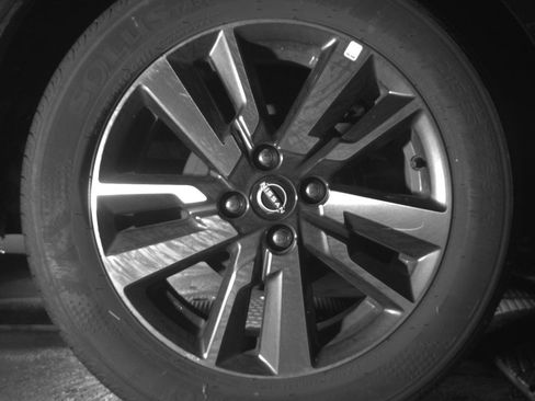 Used 2025 Nissan Versa SV FWD image 15