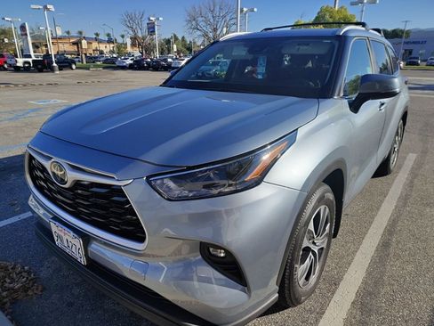 Used 2024 Toyota Highlander XLE image 1