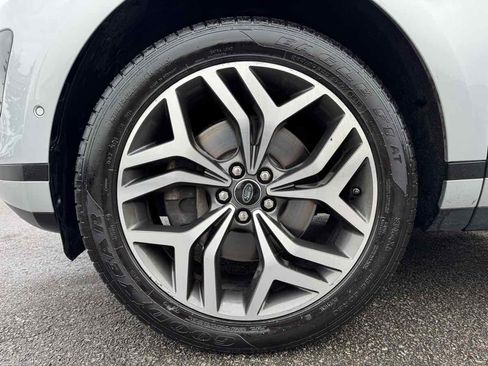 Used 2020 Land Rover Range Rover Evoque SE image 9