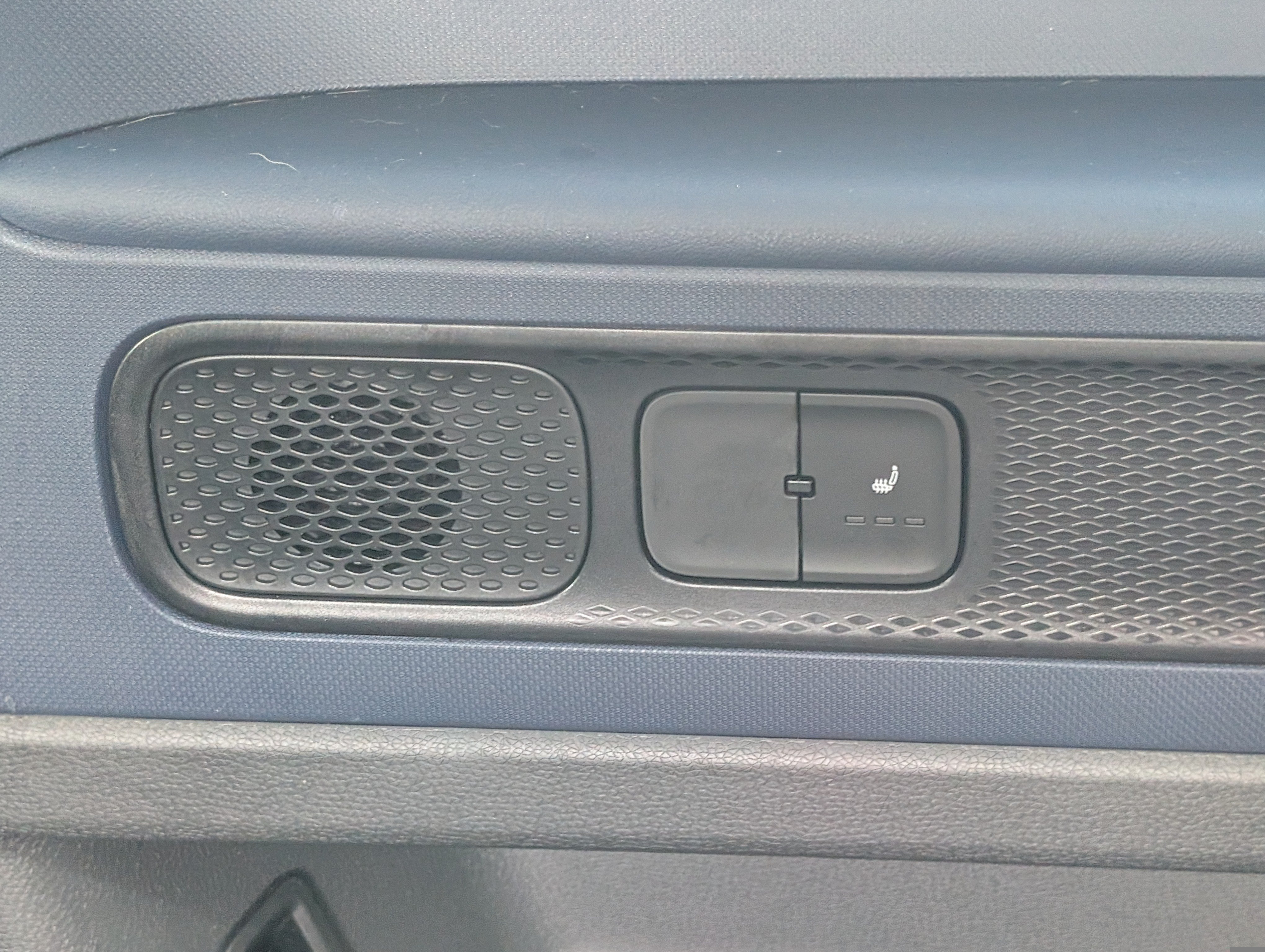 Used 2025 Volkswagen ID. Buzz Pro S RWD image 16
