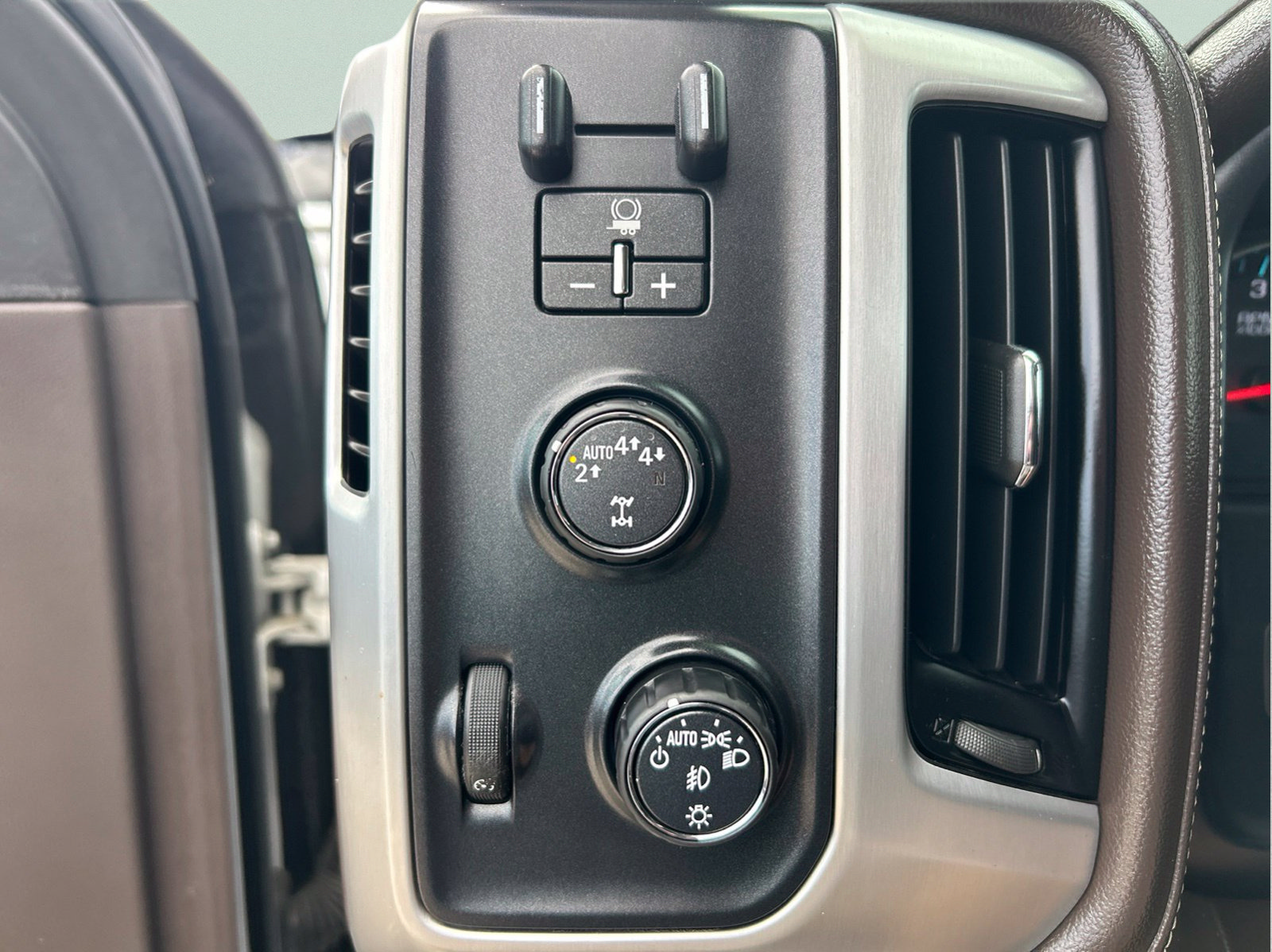 Used 2018 GMC Sierra 1500 SLT AWD/4WD image 25