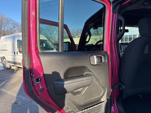Used 2022 Jeep Wrangler Unlimited Sport image 34