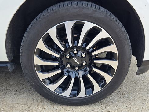 Used 2024 Lincoln Navigator L Black Label AWD/4WD image 9
