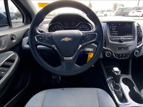 Used 2019 Chevrolet Cruze LT image 5