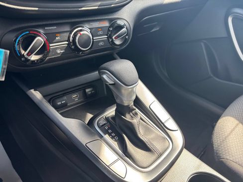 Used 2025 Kia Soul LX w/ LX Technology Package FWD image 39