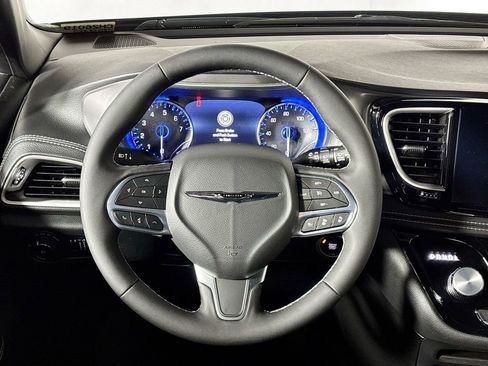 New 2026 Chrysler Pacifica Select image 13