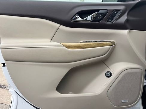 Used 2018 GMC Acadia Denali image 14