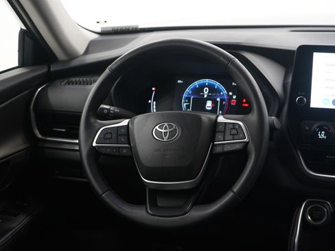 Used 2025 Toyota Grand Highlander AWD image 16