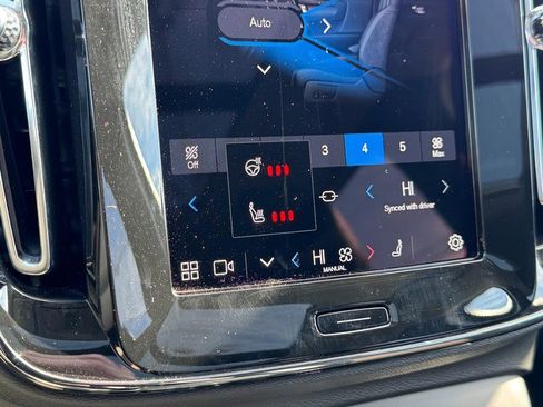 Certified 2025 Volvo XC40 B5 Plus image 21