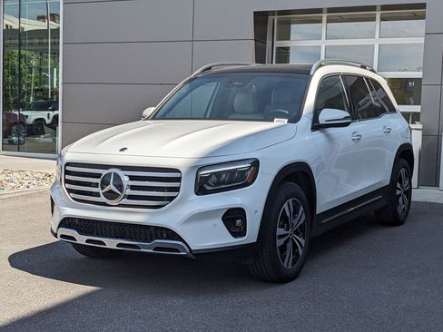 New 2025 Mercedes-Benz GLB 250 4MATIC image 8