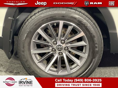 Used 2019 Toyota Highlander XLE image 11