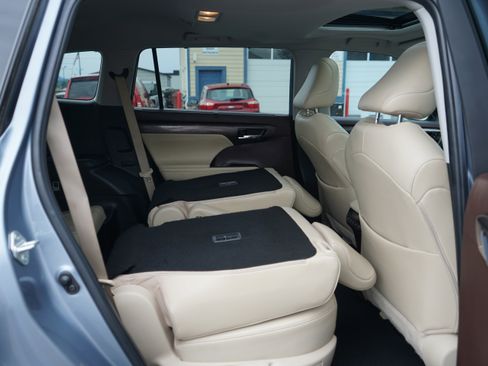 Used 2022 Toyota Highlander Limited image 30