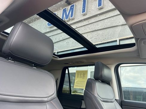Used 2025 Ford Expedition Active AWD/4WD image 19