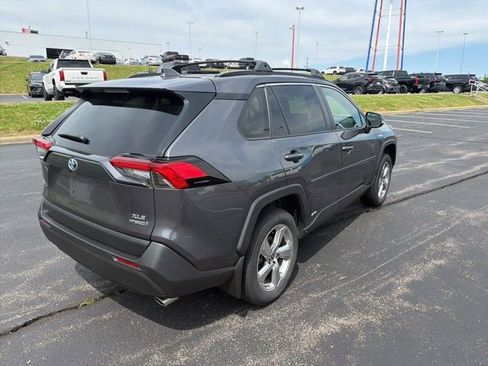 Used 2021 Toyota RAV4 XLE Premium AWD/4WD image 7