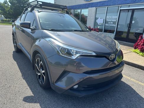 Used 2018 Toyota C-HR XLE FWD image 2