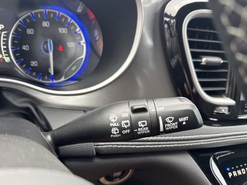 New 2026 Chrysler Pacifica Select image 28