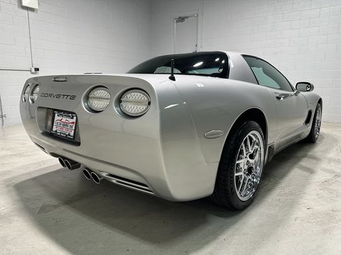 Used 2004 Chevrolet Corvette Z06 w/ Memory Package RWD image 7