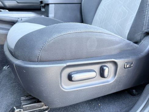 Used 2022 Toyota Tacoma TRD Off-Road image 23