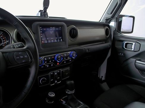 Used 2021 Jeep Gladiator Willys image 25