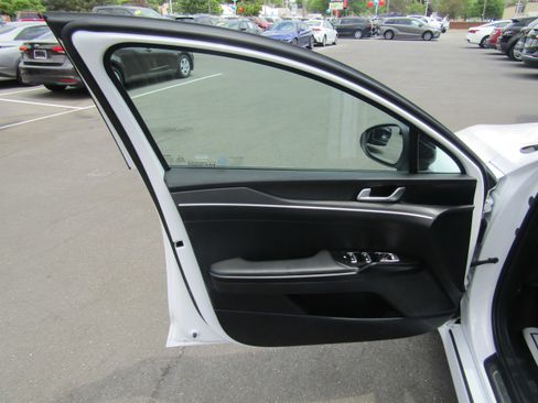 Used 2022 Kia K5 GT-Line AWD/4WD image 9