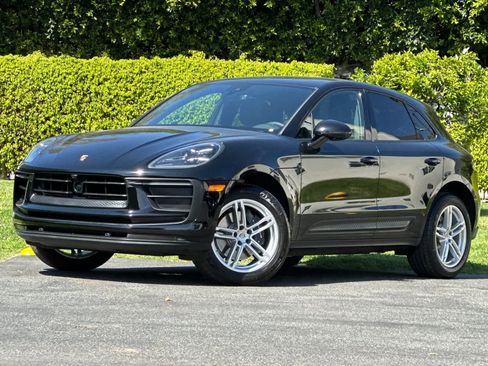 Certified 2025 Porsche Macan image 1