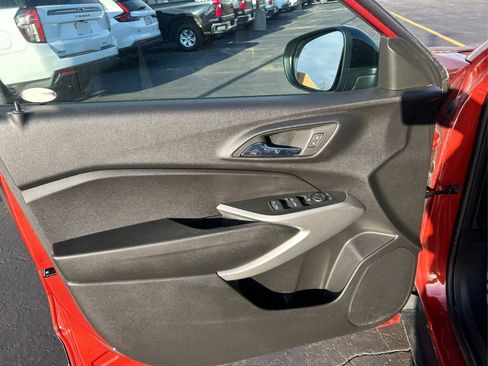 Used 2024 Chevrolet Trax RS w/ Sunroof Package image 17